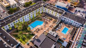 Majoituspaikassa Hotel LIVVO Corralejo Beach tai sen lähellä sijaitseva uima-allas