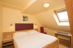 A bed or beds in a room at Kärntner Stubn
