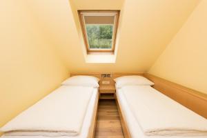 A bed or beds in a room at Kärntner Stubn