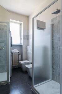 Kylpyhuone majoituspaikassa Numero Due Piazza Mazzini - byMyHomeinComo