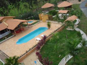 Ein Blick auf den Pool von der Unterkunft Hotel da Lagoa oder aus der Nähe