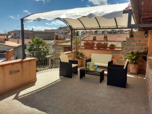 a patio with chairs and a table on a roof at La Palma in Bari Sardo