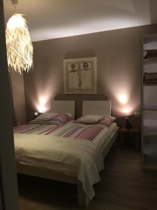 Ένα ή περισσότερα κρεβάτια σε δωμάτιο στο Bodenseeapartments Kunst & Design