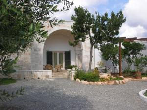 Aed väljaspool majutusasutust Trulli di Pozzomasiello