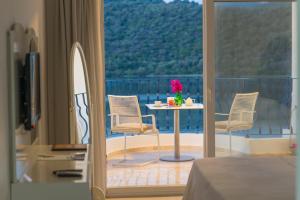 TV a/nebo společenská místnost v ubytování Yalicapkini Boutique Hotel
