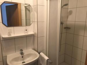 Koupelna v ubytování Gasthof "Zur Kanne" + 37 fotografií