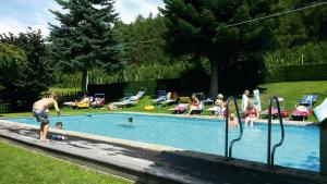 Bazén v ubytování Hotel Flötscherhof nebo v jeho okolí
