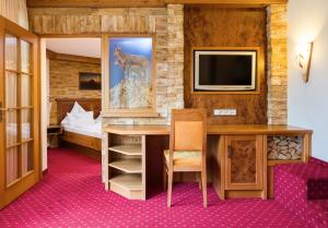 TV a/nebo společenská místnost v ubytování Hotel Leitner