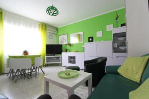 TV a/nebo společenská místnost v ubytování Apartman Garden Vodice