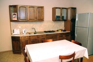 Kuchyň nebo kuchyňský kout v ubytování Guesthouse Fatima + 37 fotografií