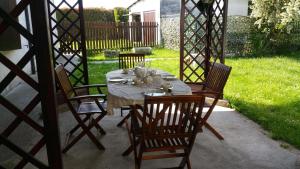 a table with four chairs and a table with glasses at B&B All'Aeroporto in Curtatone