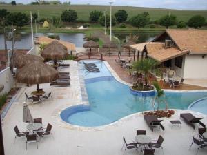 Vista sulla piscina di Pissoloto Hotel o su una piscina nei dintorni