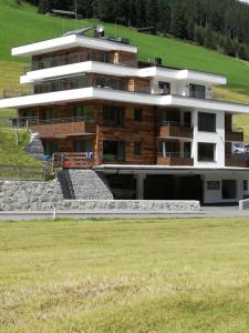 O edifício em que o apartamento se localiza