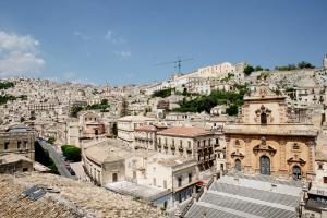 an aerial view of a city with buildings at Dimora Birullà in Modica