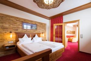 Postel nebo postele na pokoji v ubytování Hotel Leitner