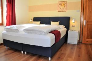 Postel nebo postele na pokoji v ubytování Sonnhof
