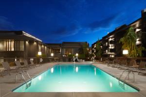 Bassein majutusasutuses Red Lion Hotel Wenatchee City Center või selle lähedal