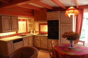Dapur atau dapur kecil di Gite la Baudrière