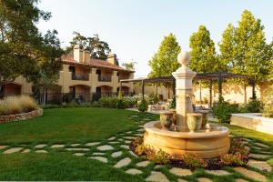 a large house with a fountain in the yard at Napa Valley Lodge in Yountville