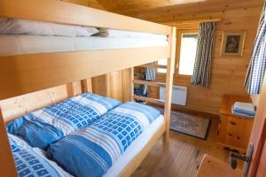 Voodi või voodid majutusasutuse Chalet Valaisia toas