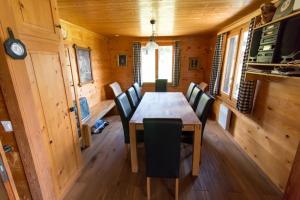 Istumisnurk majutusasutuses Chalet Valaisia