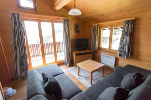 Istumisnurk majutusasutuses Chalet Valaisia