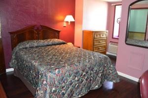 Afbeelding uit fotogalerij van Budget Inn Richlands Claypool Hill in Tazewell +14 foto's