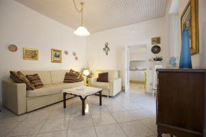 a living room with a couch and a table at Piazzale Italia in Oggebbio