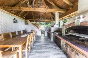 Restaurace v ubytování Apartments Planina pod Sumikom