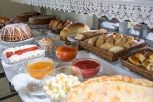 Opções de café da manhã disponíveis para hóspedes em Hotel Ipanema de Sorocaba