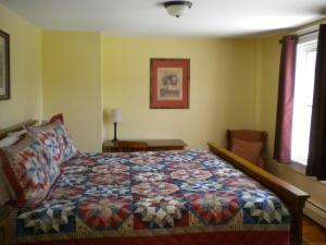 A bed or beds in a room at The Sterling Inn