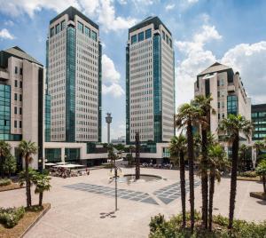 Bangunan di mana terletaknya aparthotel ini