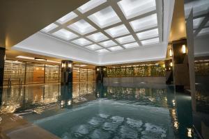Bazén v ubytování Golden Tulip Istanbul Bayrampasa nebo v jeho okolí