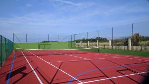 Tenis lub squash w obiekcie A Mariña Adelina lub w pobliżu