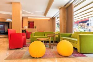 A seating area at Eurostars Sofia City