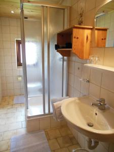 Kúpeľňa v ubytovaní Gästehaus Grünbacher