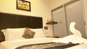 Postel nebo postele na pokoji v ubytování Sunrise Hotel Jombor Jogja