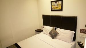 Postel nebo postele na pokoji v ubytování Sunrise Hotel Jombor Jogja