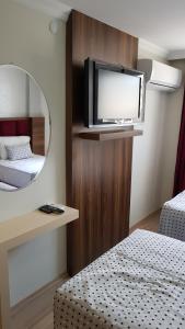 Postel nebo postele na pokoji v ubytování Laleli Hotel Izmir