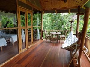 Balkón nebo terasa v ubytování Kingfisher Ecolodge