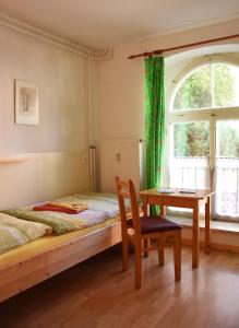 מיטה או מיטות בחדר ב-Pension zur Wartburg
