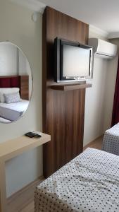 Postel nebo postele na pokoji v ubytování Laleli Hotel Izmir