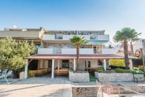 Το κτήριο όπου στεγάζεται  το διαμέρισμα