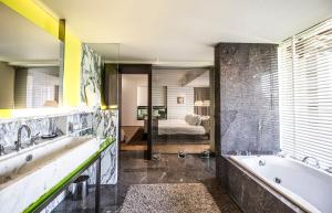 a bathroom with a bath tub and a sink at Hotel Nikopolis in Thessaloniki