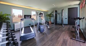 The fitness centre and/or fitness facilities at Axel Hotel Madrid - Adults Only
