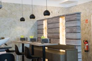 a dining room with a table with potted plants at K-Apart Hotel & Boardinghouse in Hürth