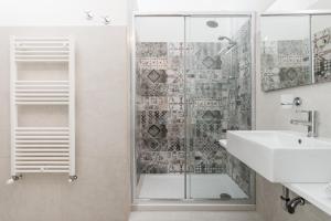 Bilik mandi di Ada Suites & Spa