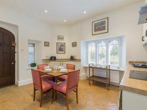 a kitchen and dining room with a table and chairs at Castle Gatehouse in Winchcombe