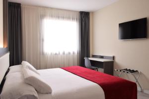 Letto o letti in una camera di Hotel New Bilbao Airport