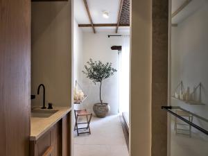 Kép Niova Villa - Seafront, private pool and Ionian Sea Views, by ZanteWize szállásáról Alikészben a galériában
